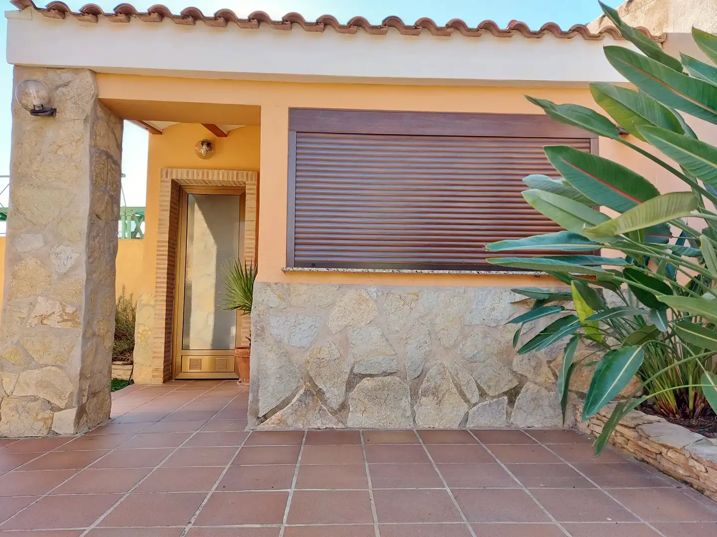 Terrassa de Casa o xalet en venda en La Pobla de Vallbona amb Aire condicionat, Calefacció i Jardí privat