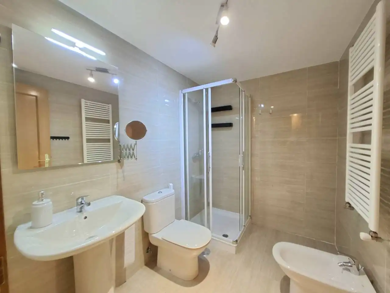 Baño de Piso de alquiler en Valdemoro con Aire acondicionado, Calefacción y Terraza