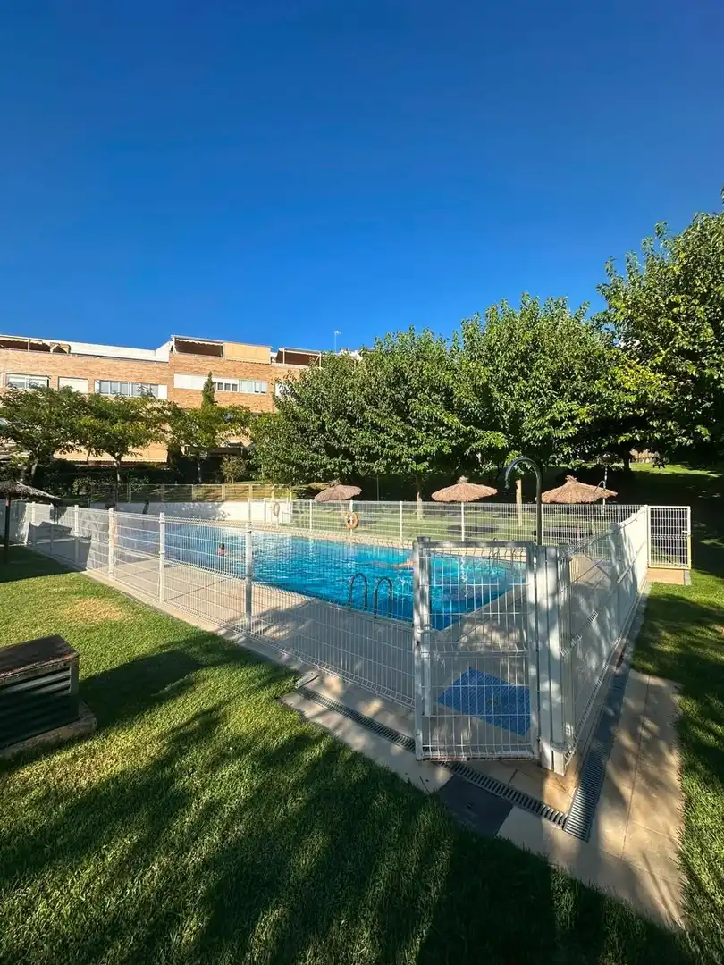 Piscina de Casa o xalet en venda en Cáceres amb Aire condicionat, Calefacció i Jardí privat