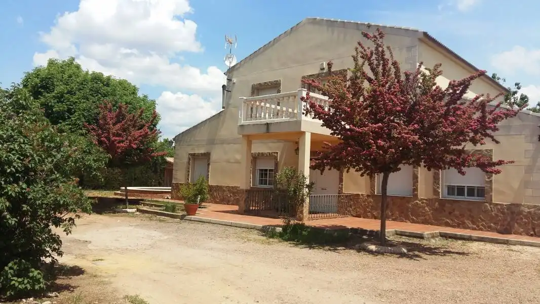 Xalet amb terrassa en venda a Argamasilla de Calatrava