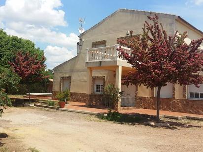 Vista exterior de Casa o xalet en venda en Argamasilla de Calatrava amb Calefacció, Jardí privat i Terrassa