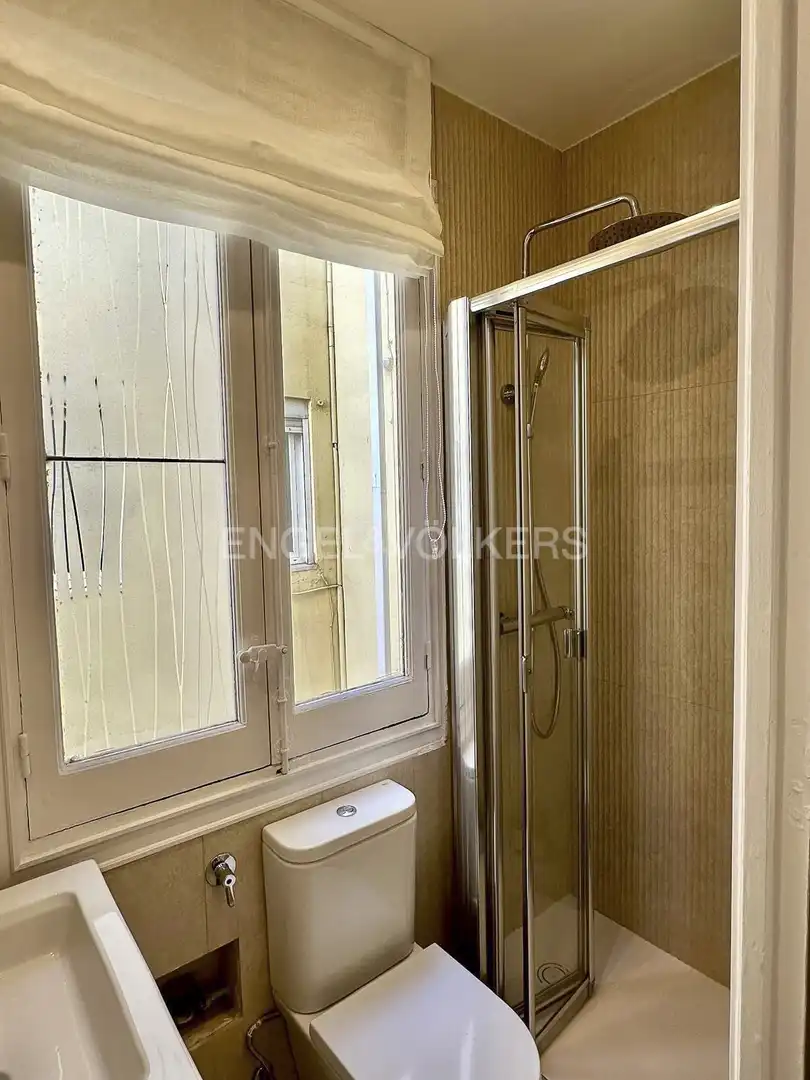 Baño de Piso de alquiler en Madrid con Aire acondicionado, Calefacción y Amueblado
