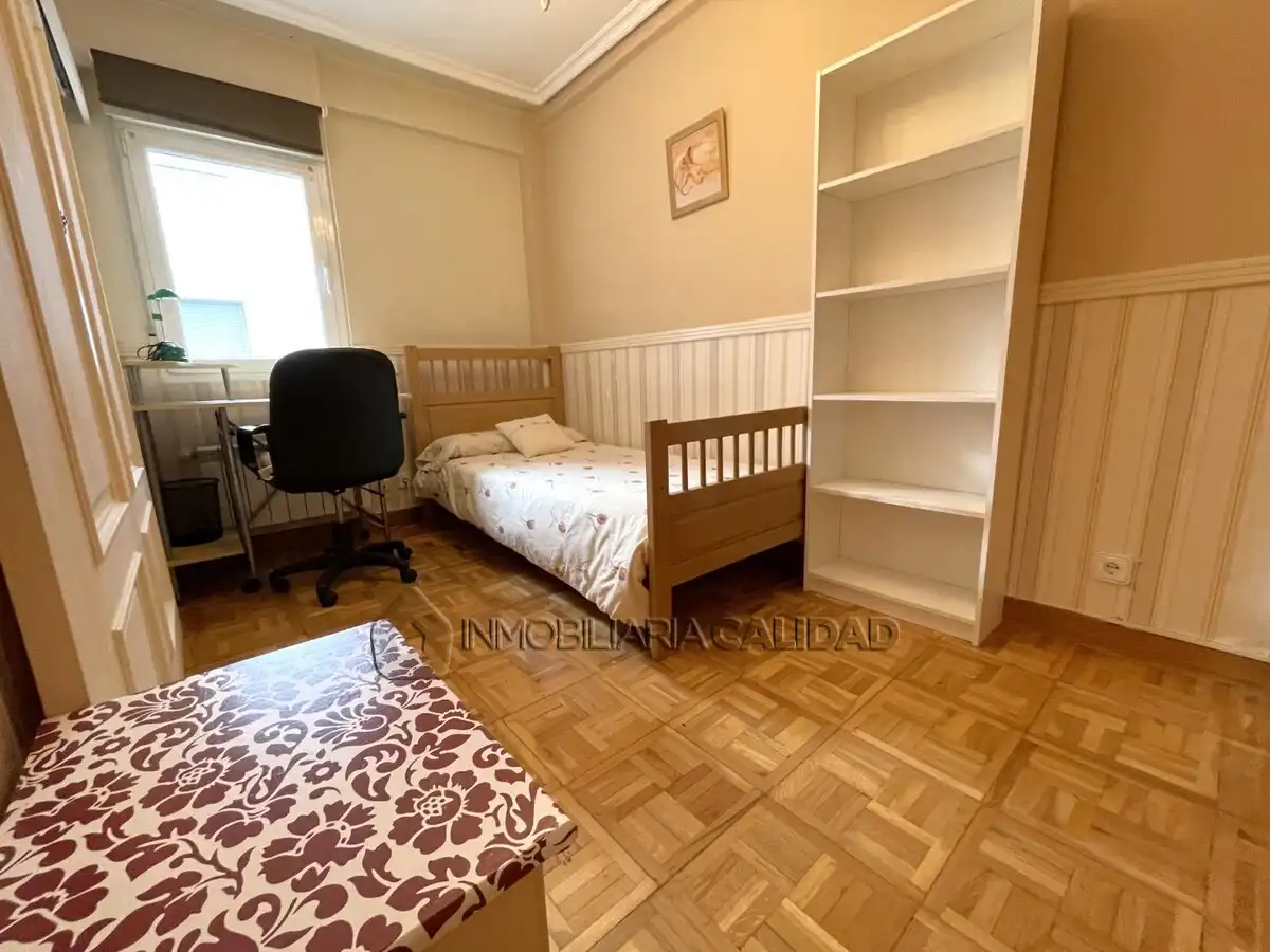 Bedroom of Flat for rent in Burgos  with Heating, Terrace and Furnished