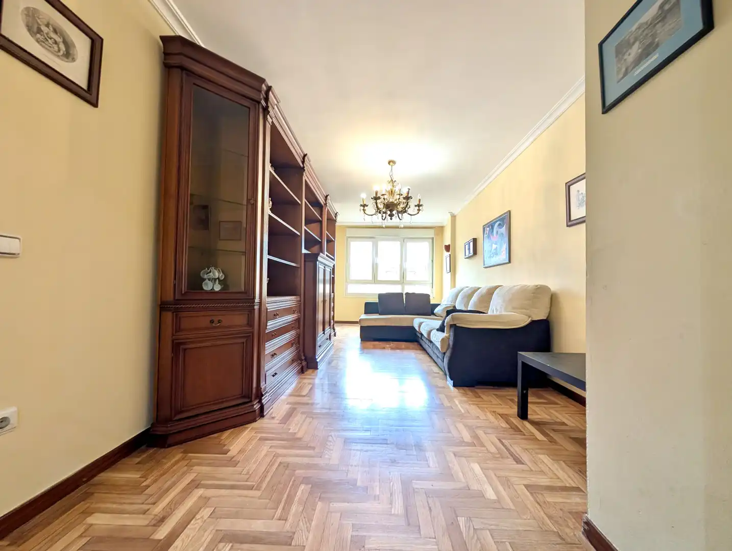Sala d'estar de Pis de lloguer en Gijón  amb Calefacció