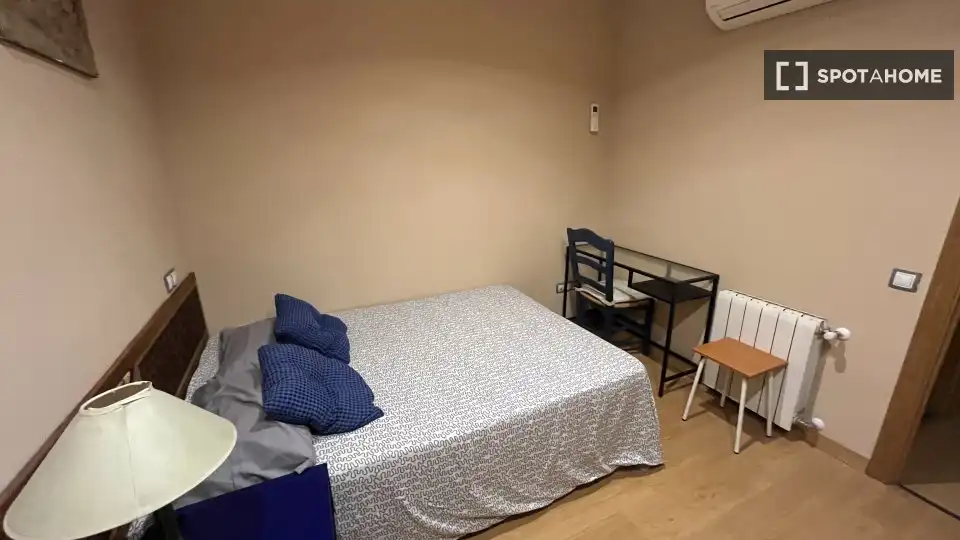 Dormitori de Apartament per a compartir en Madrid amb Aire condicionat, Calefacció i Terrassa