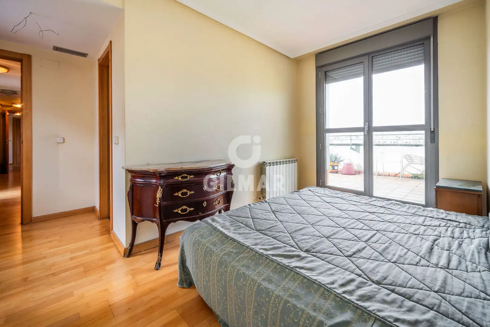 Schlafzimmer von Dachboden zum Verkauf in Madrid mit Heizung, Privatgarten und Abstellraum