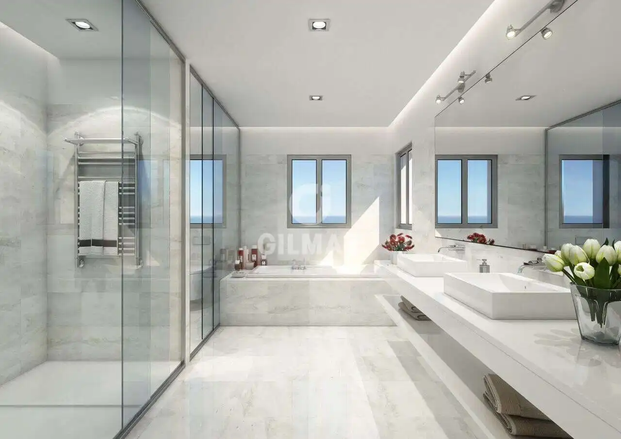 Baño de Apartamento en venta en Estepona con Calefacción, Trastero y Piscina