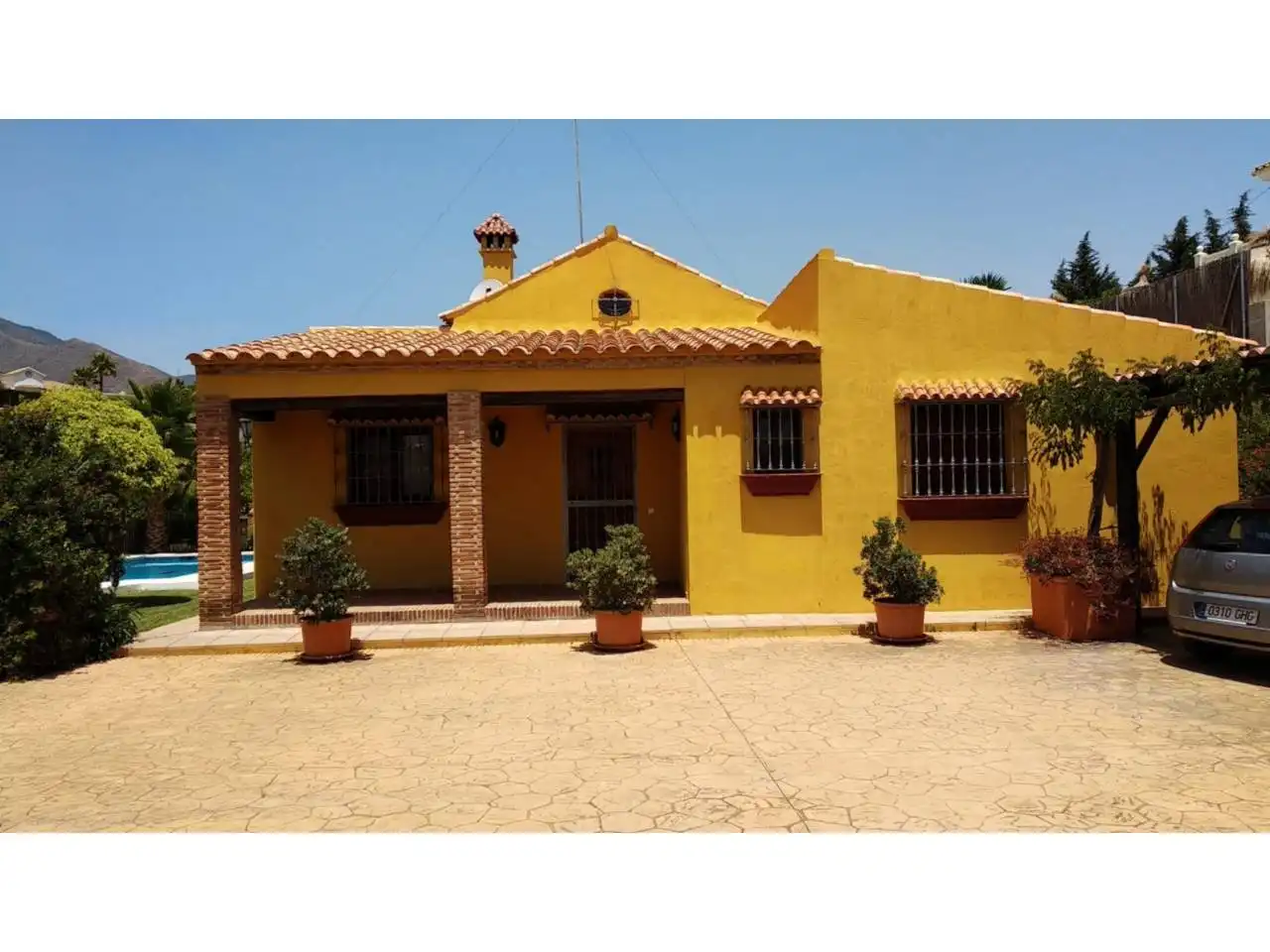 Vista exterior de Casa o chalet en venta en Estepona con Aire acondicionado, Calefacción y Jardín privado
