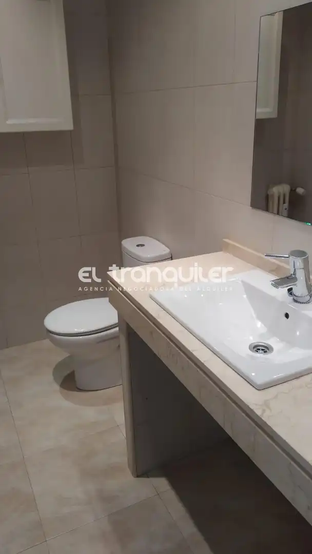 Bathroom of Flat for sale in Madrid  with Parquet flooring and Terrace