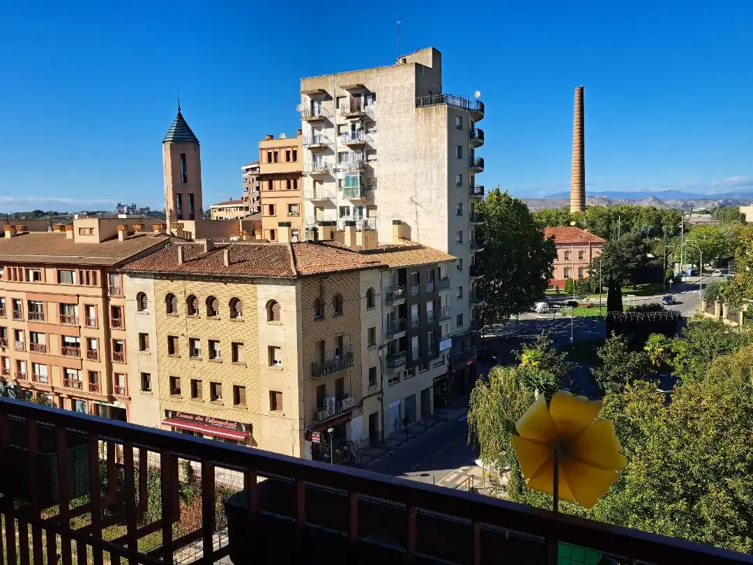 Vista exterior de Pis en venda en Monzón amb Terrassa i Balcó