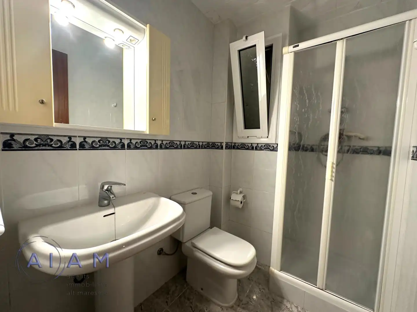 Bany de Pis en venda en Calella amb Aire condicionat, Calefacció i Terrassa