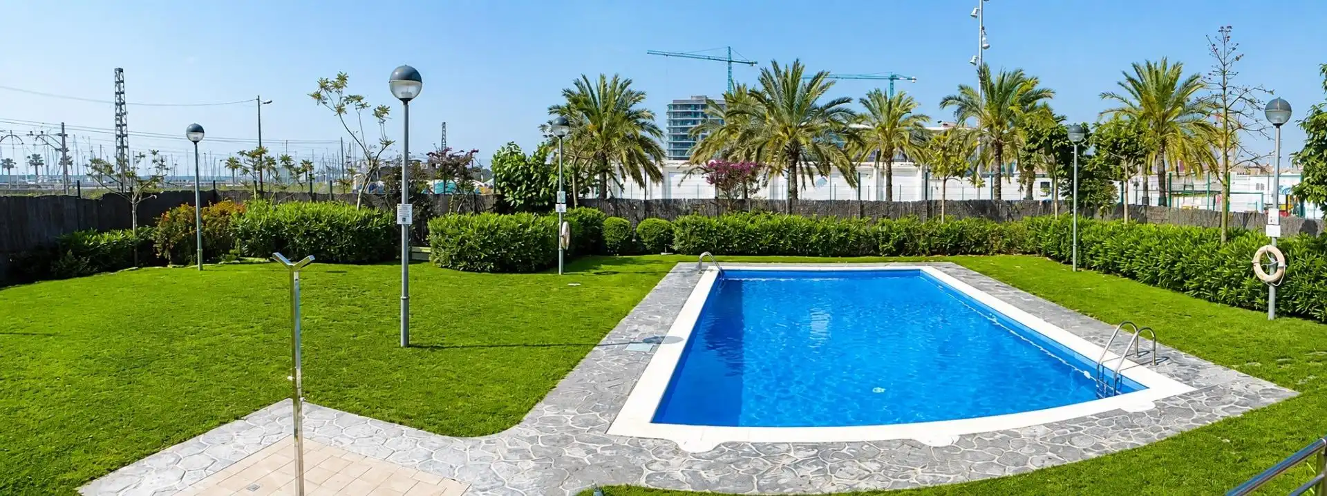 Piscina de Piso de alquiler en Badalona con Calefacción, Parquet y Terraza