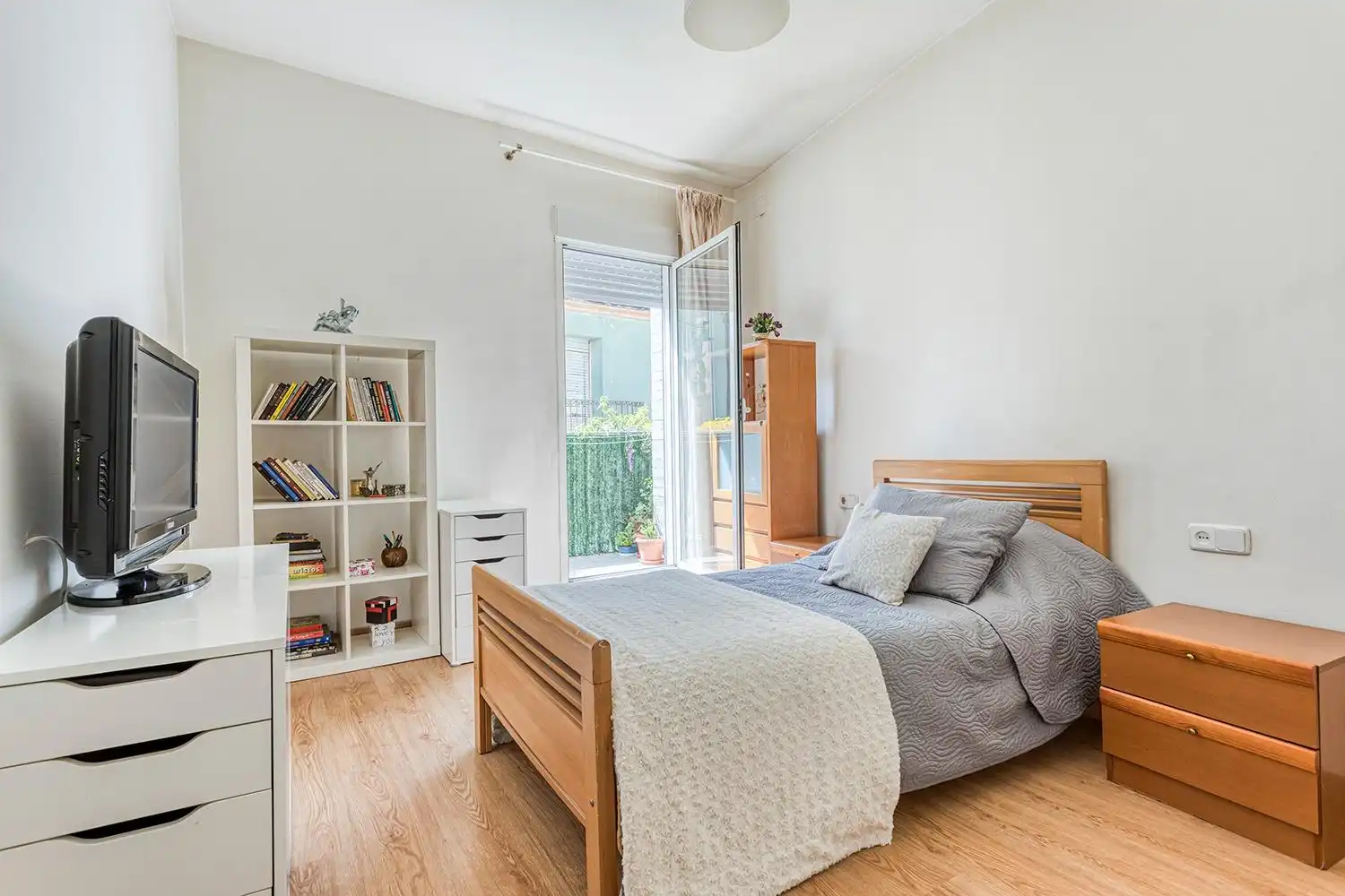 Habitación de Casa adosada en venta en Montmaneu con Trastero, Amueblado y Balcón