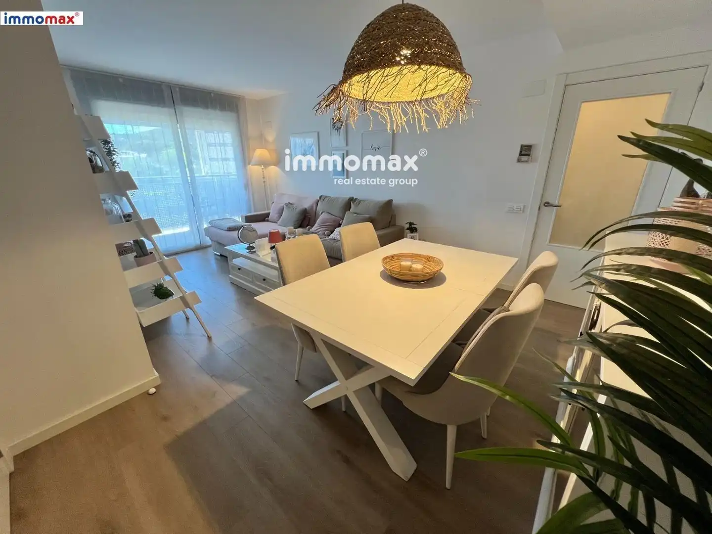 Vista exterior de Piso en venta en Sant Boi de Llobregat con Aire acondicionado, Terraza y Trastero