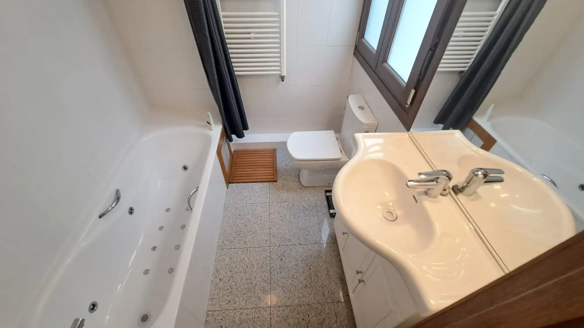 Bathroom of Flat for sale in Bilbao   with Heating, Oven and Washing machine