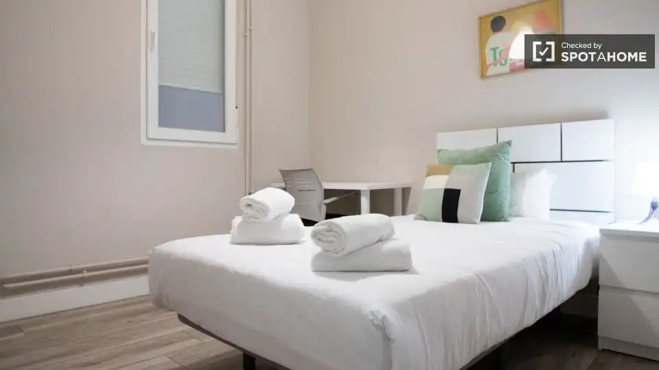 Bedroom of Flat for rent in Madrid  with Air Conditioner, Heating and Furnished