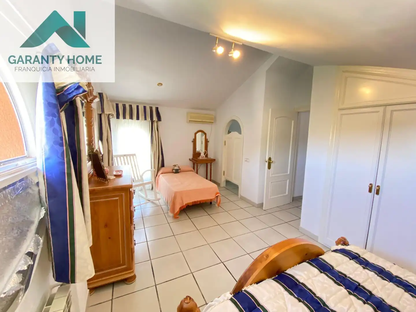 Habitación de Casa o chalet en venta en Valdepeñas de Jaén con Aire acondicionado, Calefacción y Jardín privado