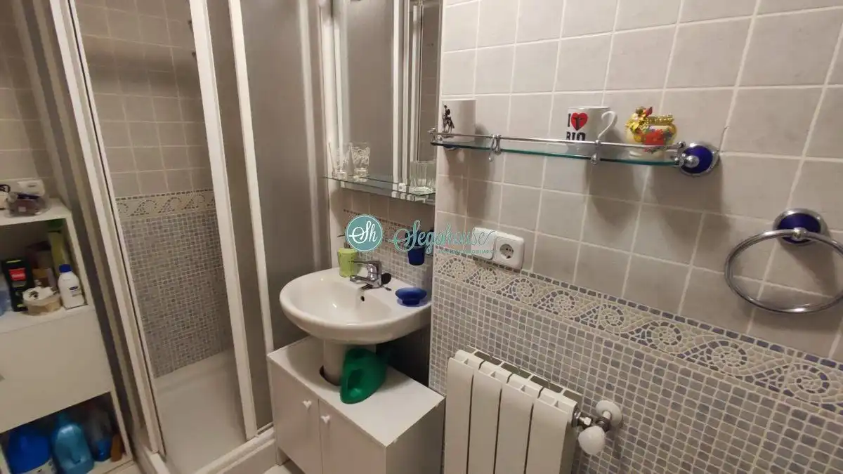 Baño de Piso en venta en San Cristóbal de Segovia con Calefacción y Trastero