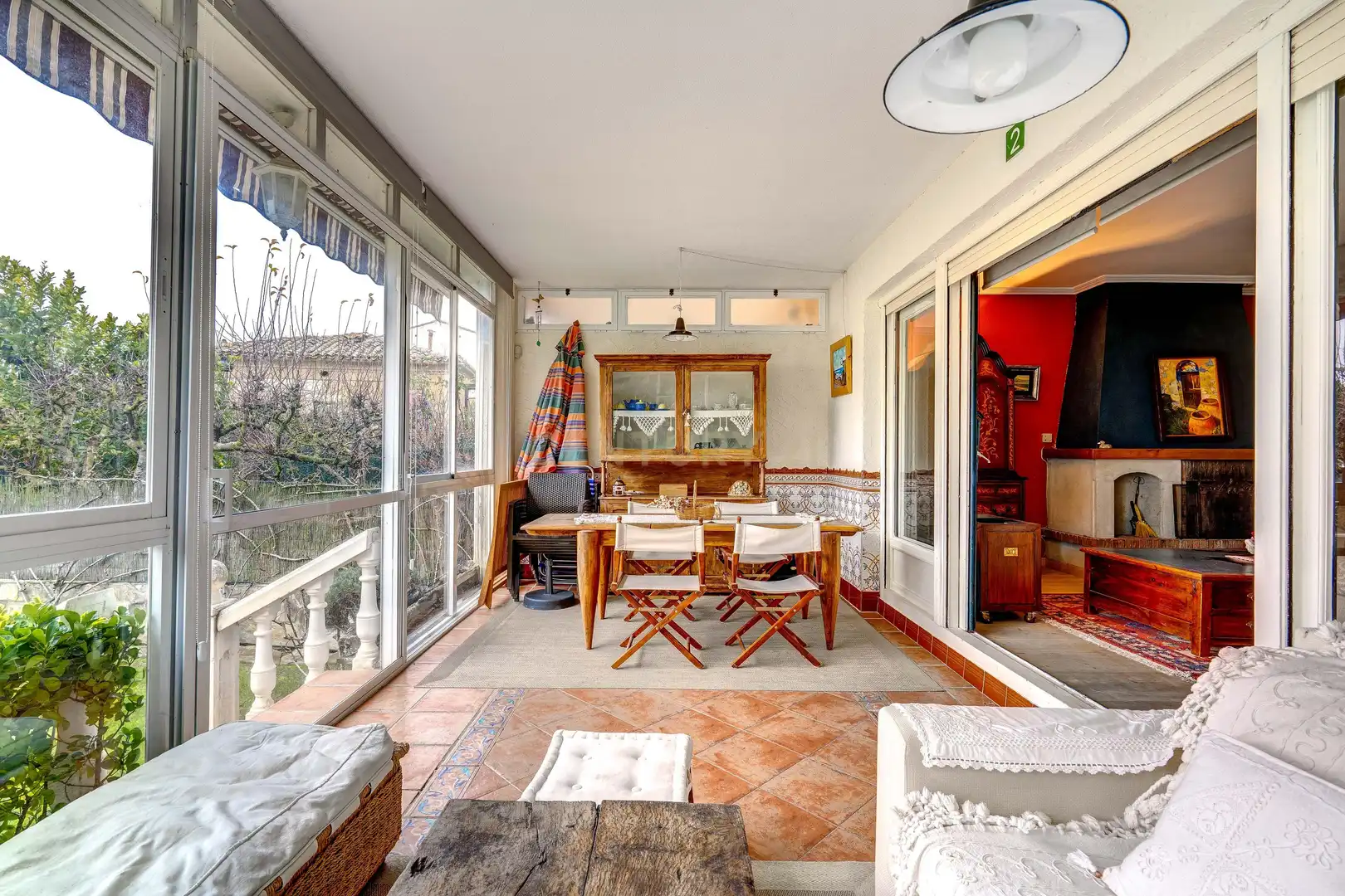 Terrasse von Einfamilien-Reihenhaus zum Verkauf in Anguciana mit Privatgarten, Abstellraum und Schwimmbad