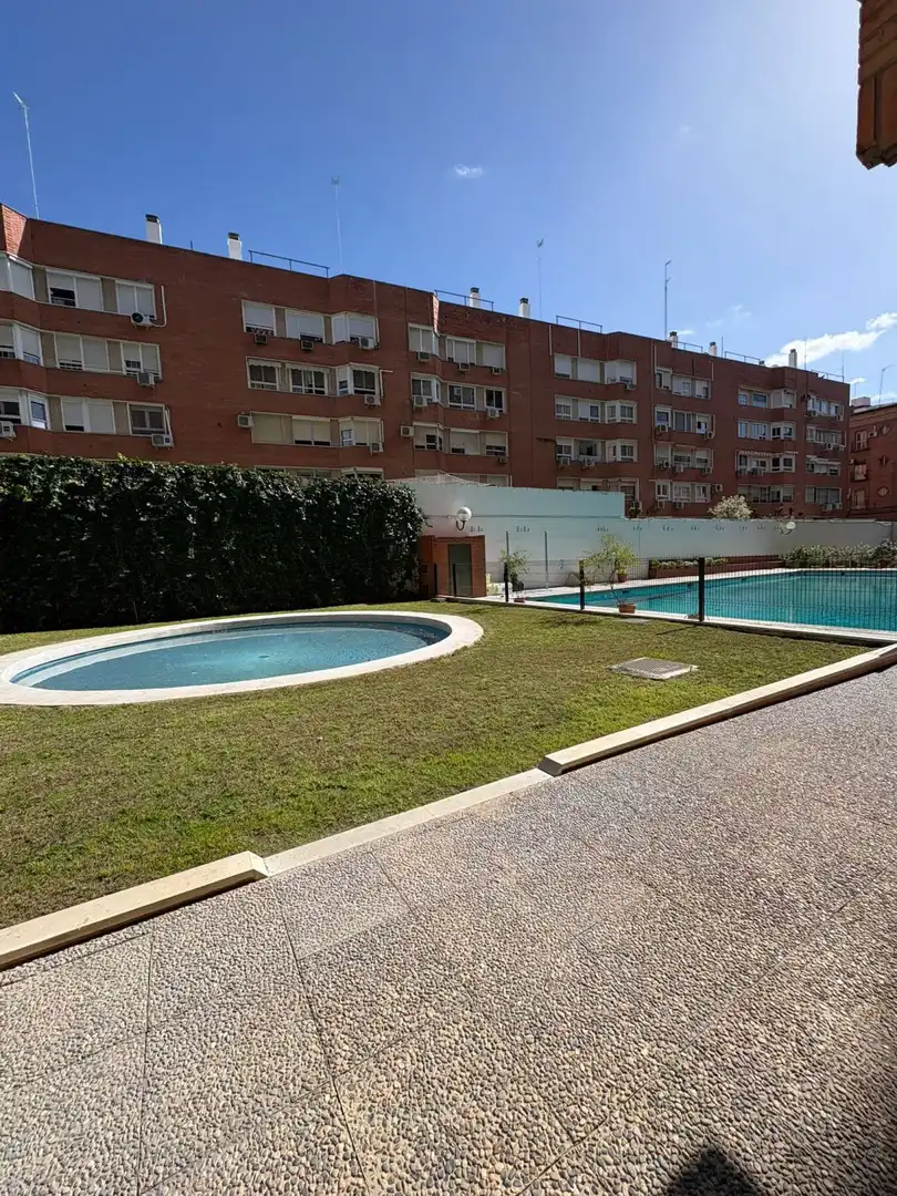 Swimming pool of Flat for sale in Sevilla  with Air Conditioner, Heating and Terrace