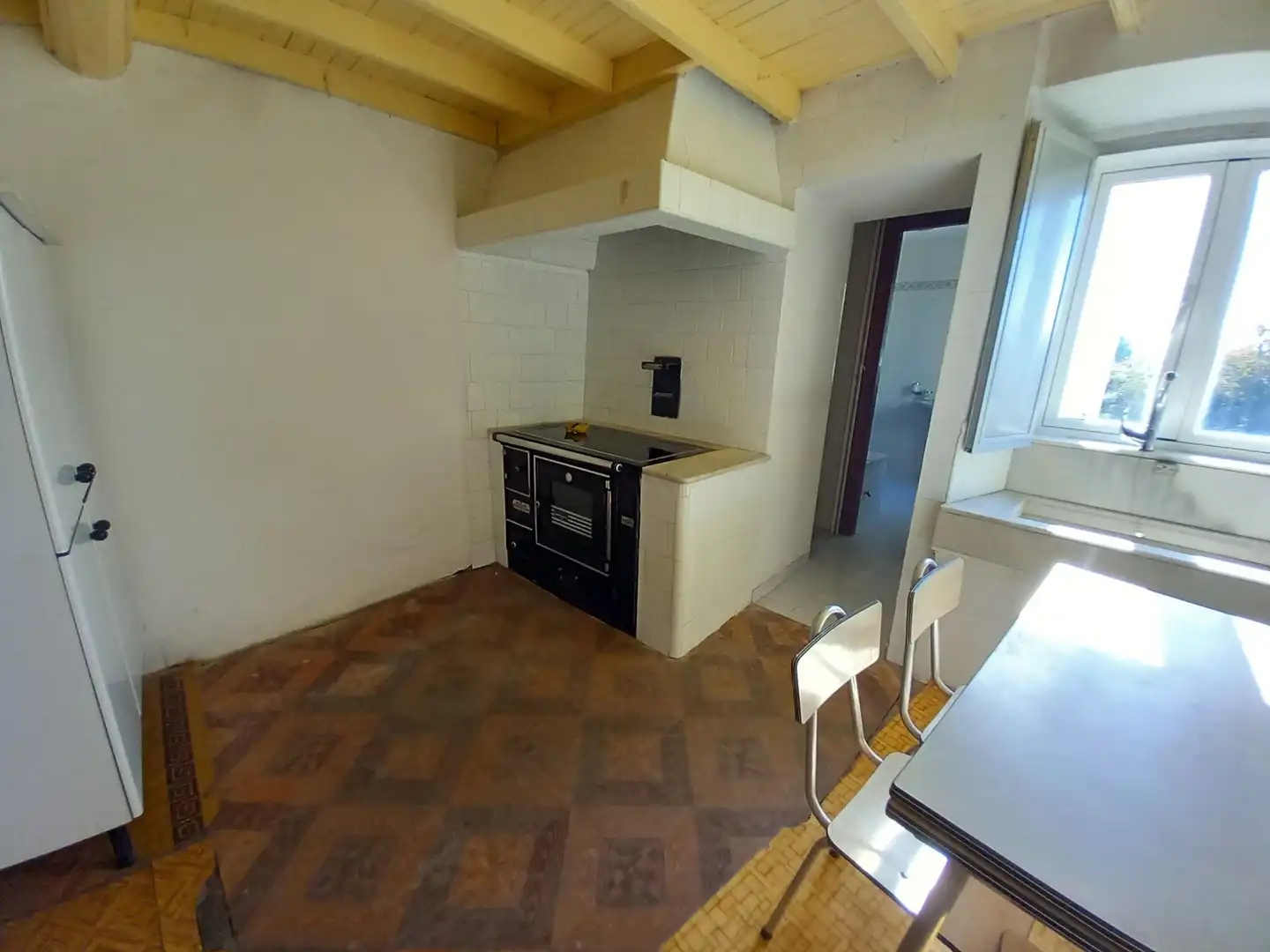 Cuina de Casa o xalet en venda en Ribeira amb Jardí privat, Traster i Moblat