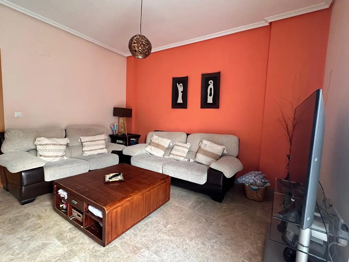 Sala de estar de Casa adosada en venta en Montequinto con Aire acondicionado y Calefacción