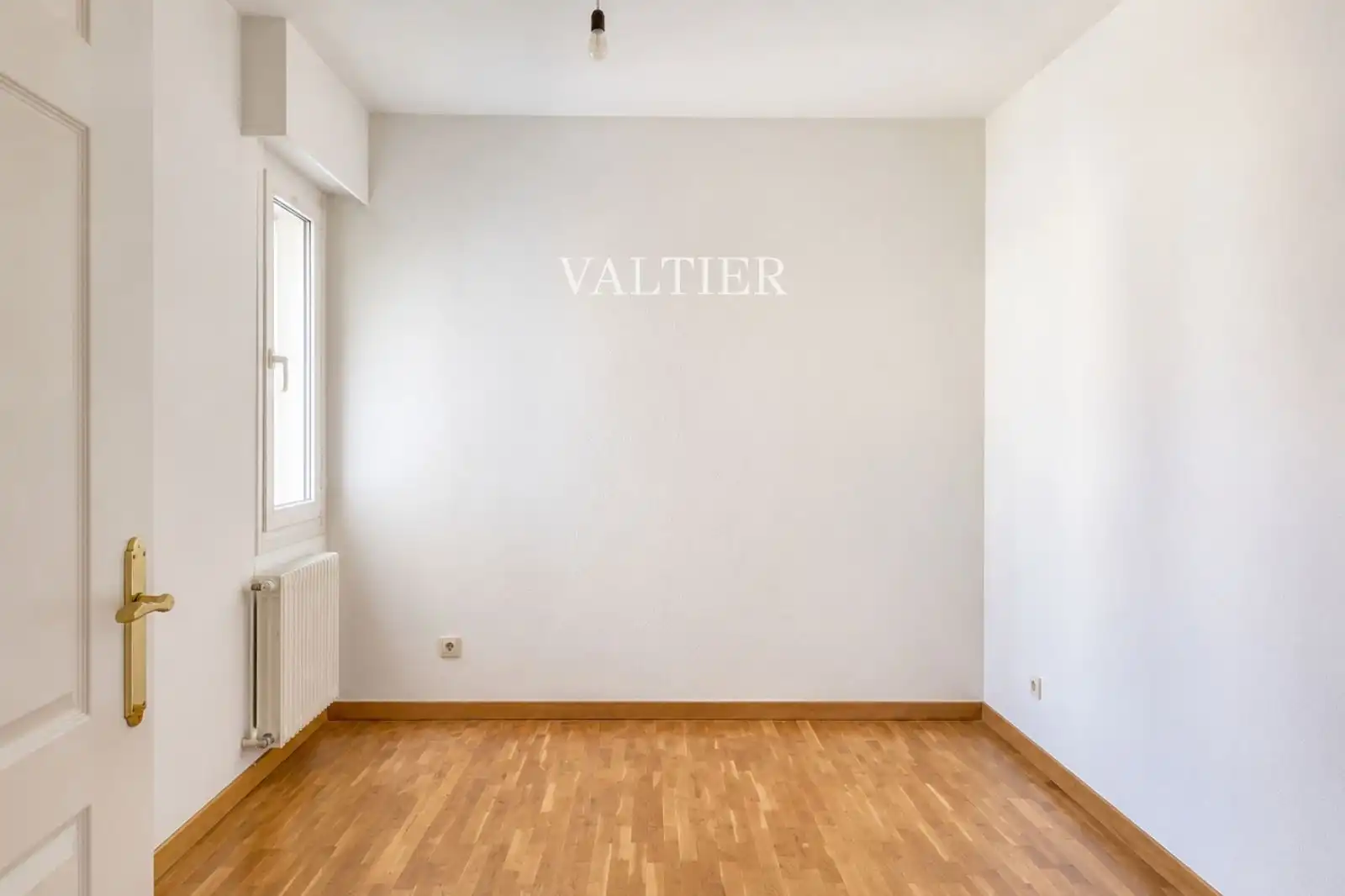 Bedroom of Flat for rent in Madrid  with Air Conditioner, Swimming Pool and Community pool