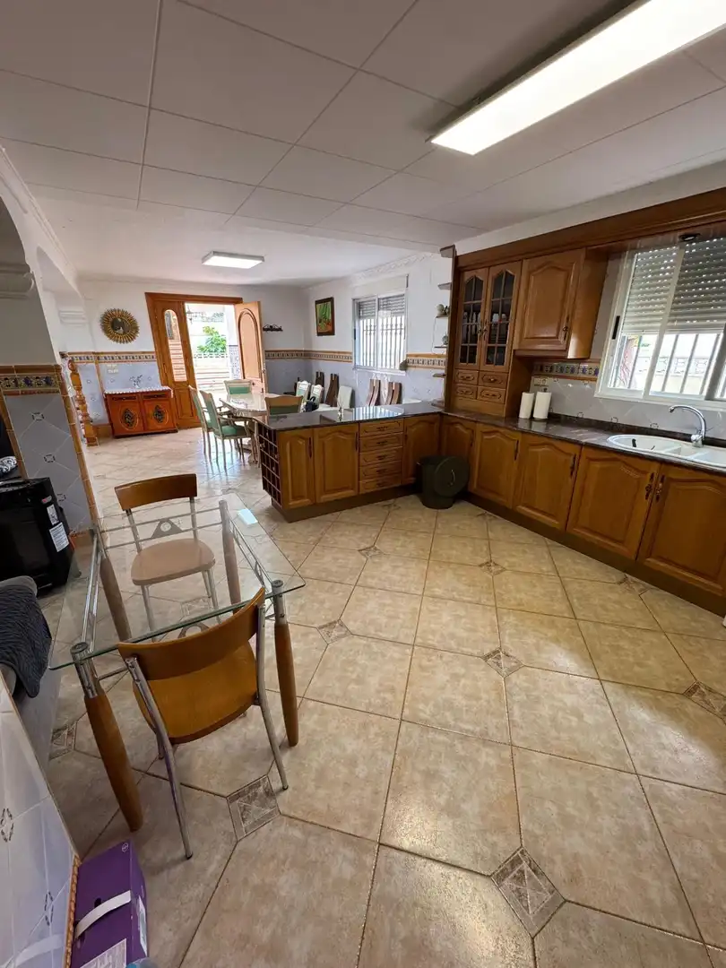 Cuina de Casa o xalet en venda en La Pobla de Vallbona amb Aire condicionat, Jardí privat i Terrassa