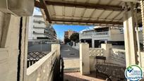 Vista exterior de Casa o xalet en venda en Empuriabrava amb Aire condicionat, Terrassa i Moblat