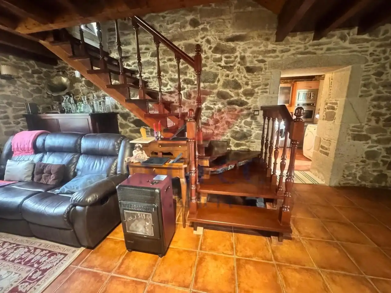 Casa rústica amb terrassa en venda a Leduzo, imagen 4