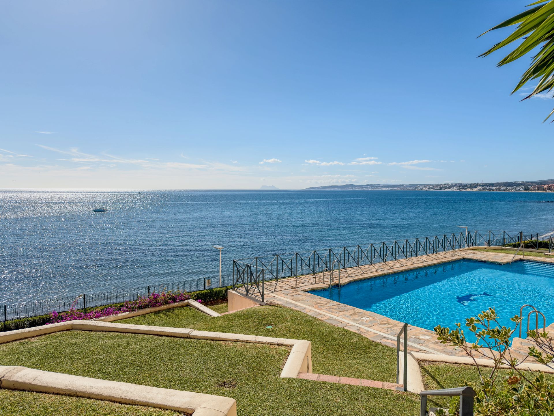 Piscina de Pis en venda en Estepona amb Aire condicionat, Calefacció i Parquet