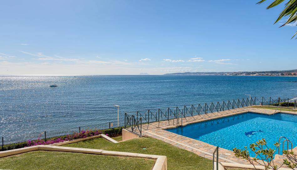 Foto 1 de Pis en venda a Avenida del Carmen, Puerto de Estepona, Málaga