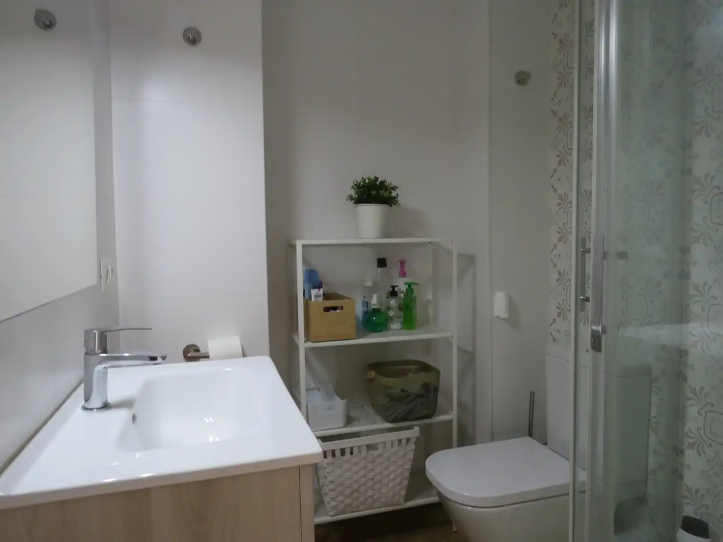 Badezimmer von Wohnung zur Miete in Sant Andreu de Llavaneres mit Klimaanlage, Heizung und Parkett