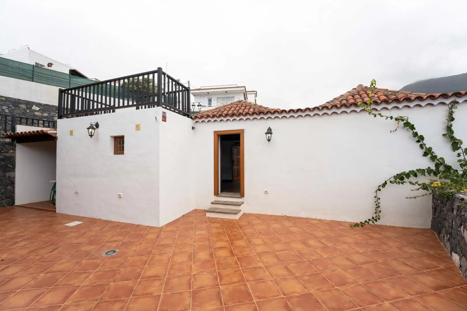 Vista exterior de Finca rústica en venda en Los Realejos amb Parquet, Terrassa i Balcó