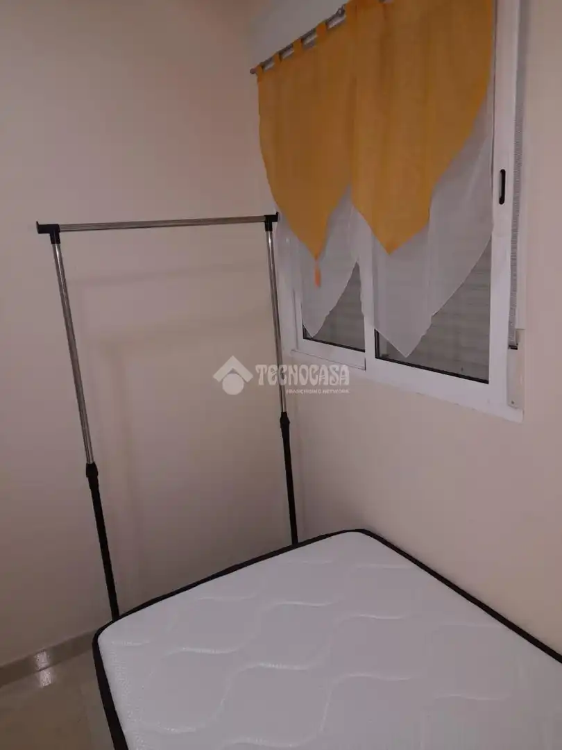 Bedroom of Flat for sale in Valencia