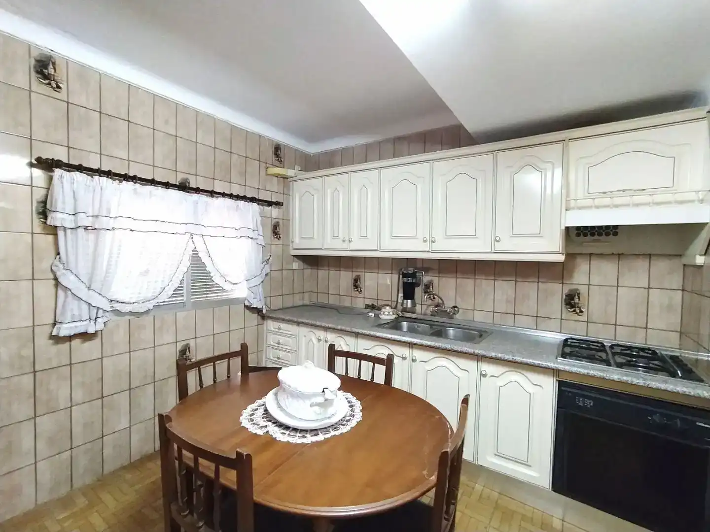 Cocina de Casa adosada en venta en Lora del Río