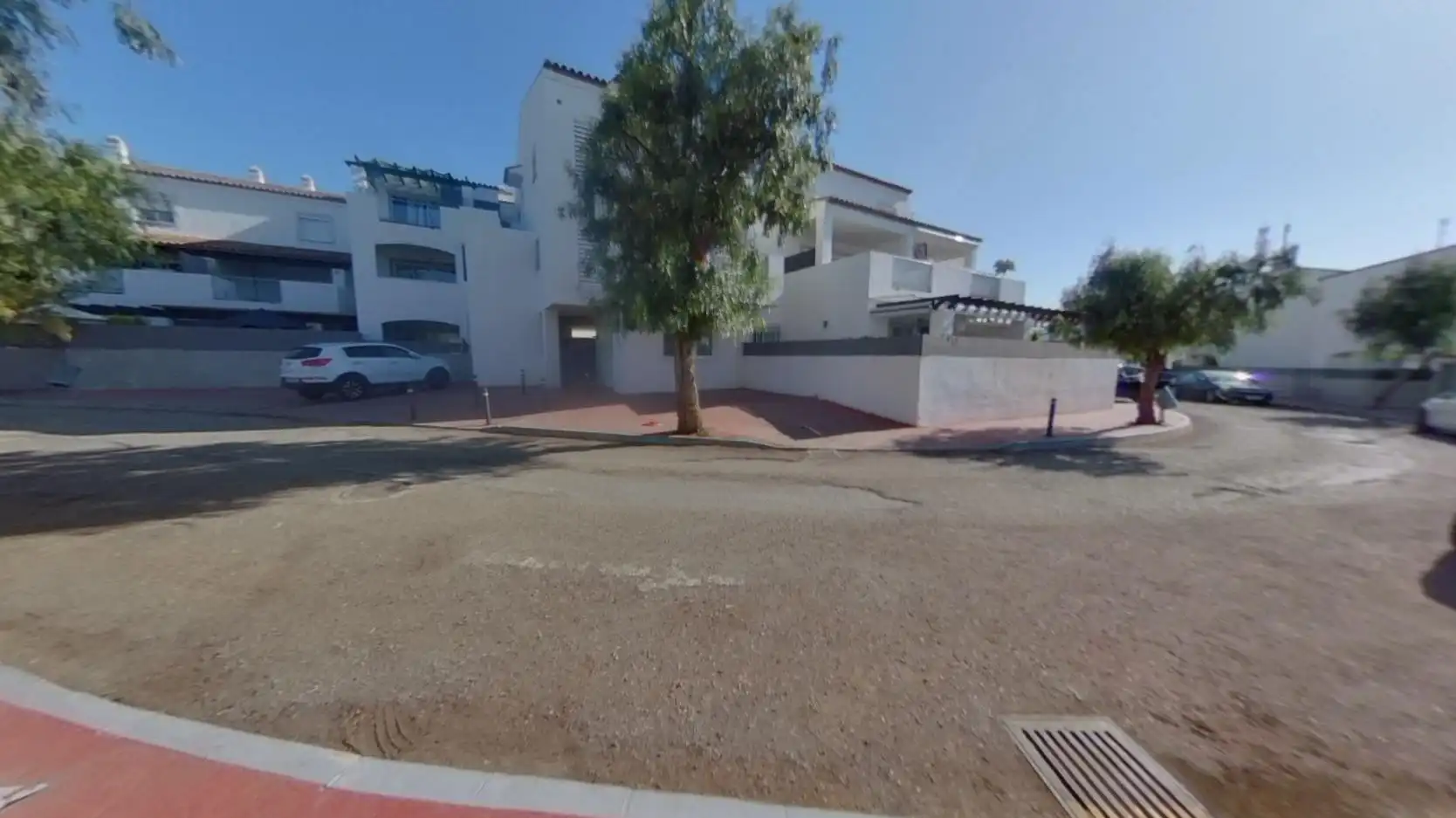 Vista exterior de Planta baja en venta en Marbella con Piscina y Piscina comunitaria