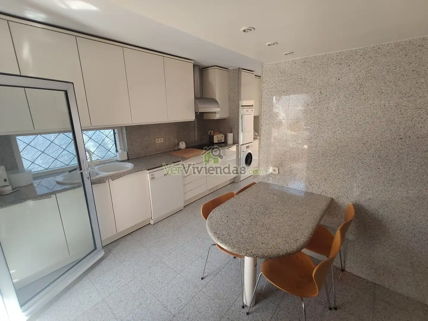 Cuina de Casa o xalet en venda en Castellar del Vallès amb Calefacció, Jardí privat i Parquet