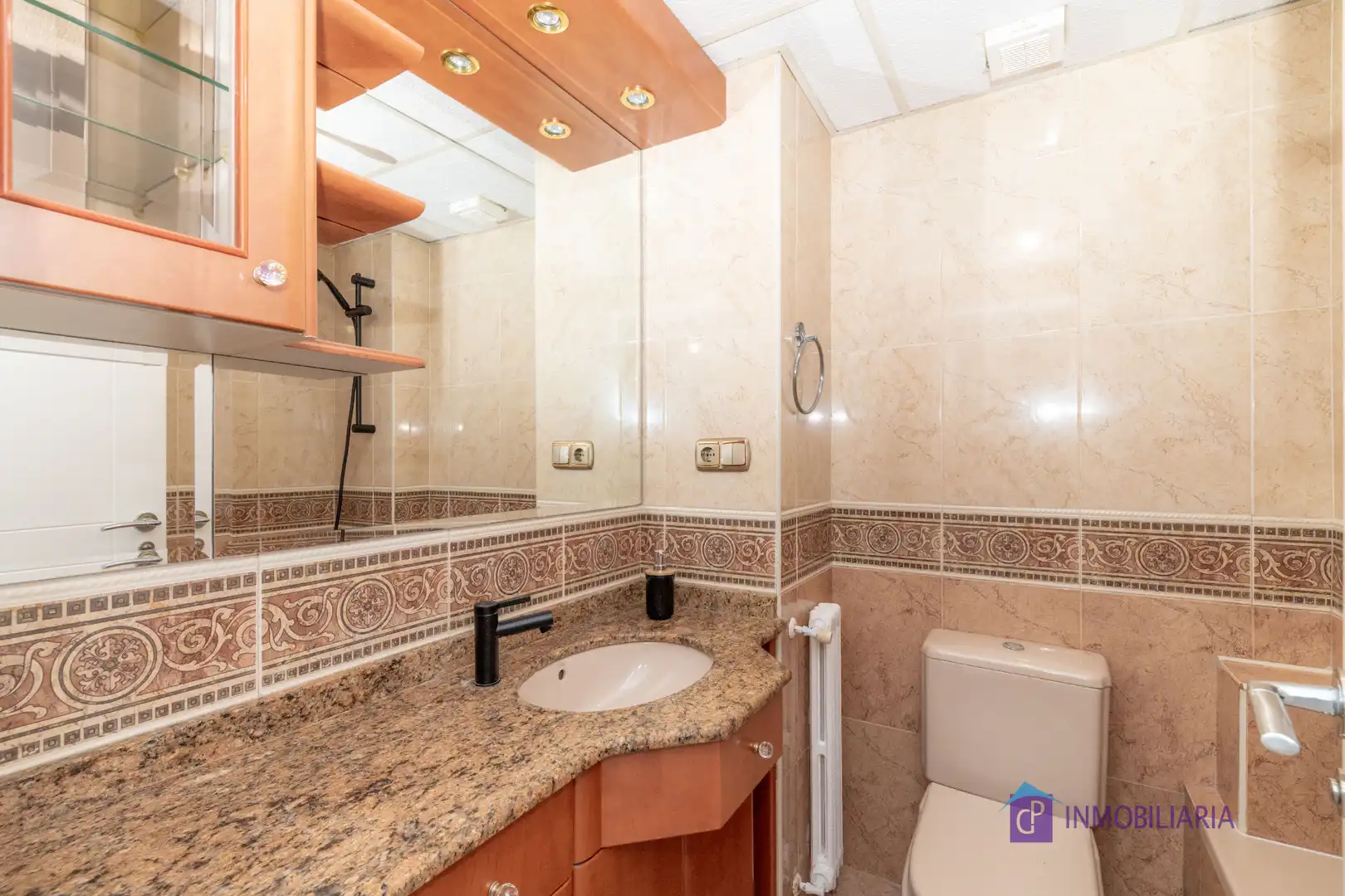 Bathroom of Flat for sale in Zaragoza  with Air Conditioner, Heating and Oven