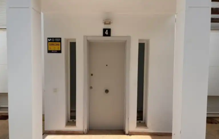 Einfamilien-Reihenhaus zum Verkauf in Santa Eulària des Riu mit Klimaanlage, Terrasse und Möbliert