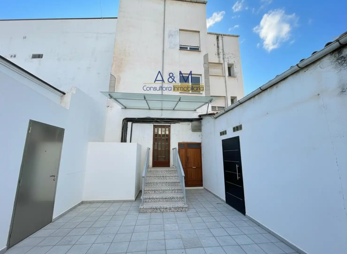 Außenansicht von Gebäude zum Verkauf in Toral de los Vados