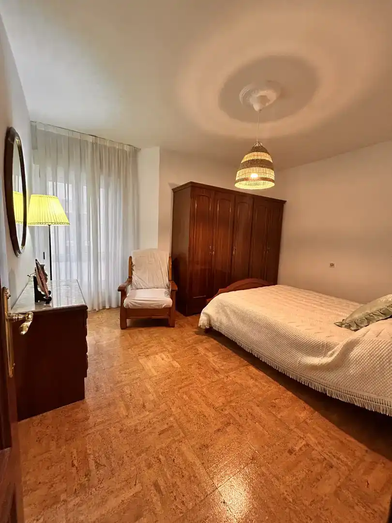 Habitación de Piso para compartir en Gijón  con Parquet, Trastero y Amueblado
