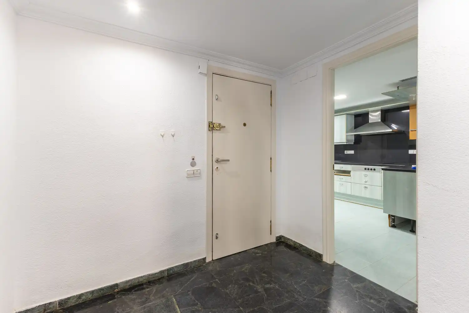 Flat for sale in Valencia  with Air Conditioner, Heating and Balcony