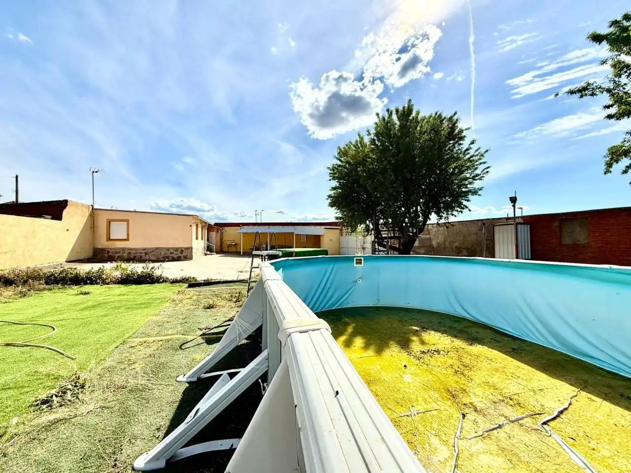 Swimming pool of Houses for sale in Carriches  with Private garden and Swimming Pool