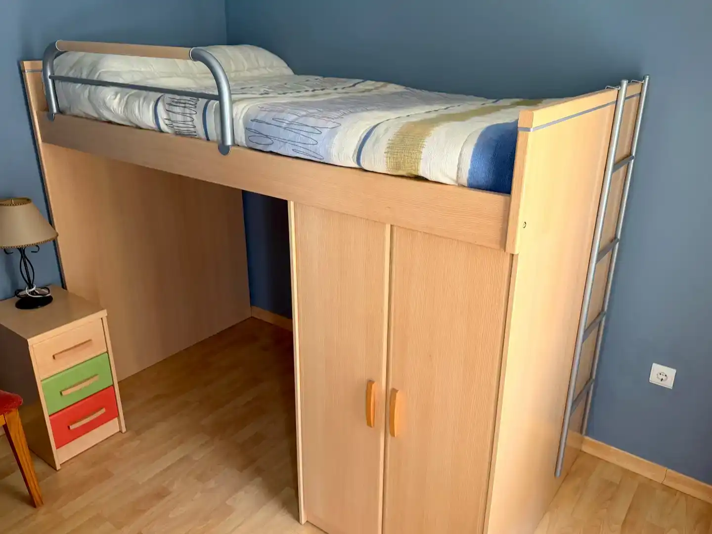 Dormitori de Pis de lloguer en Béjar amb Parquet, Moblat i Balcó