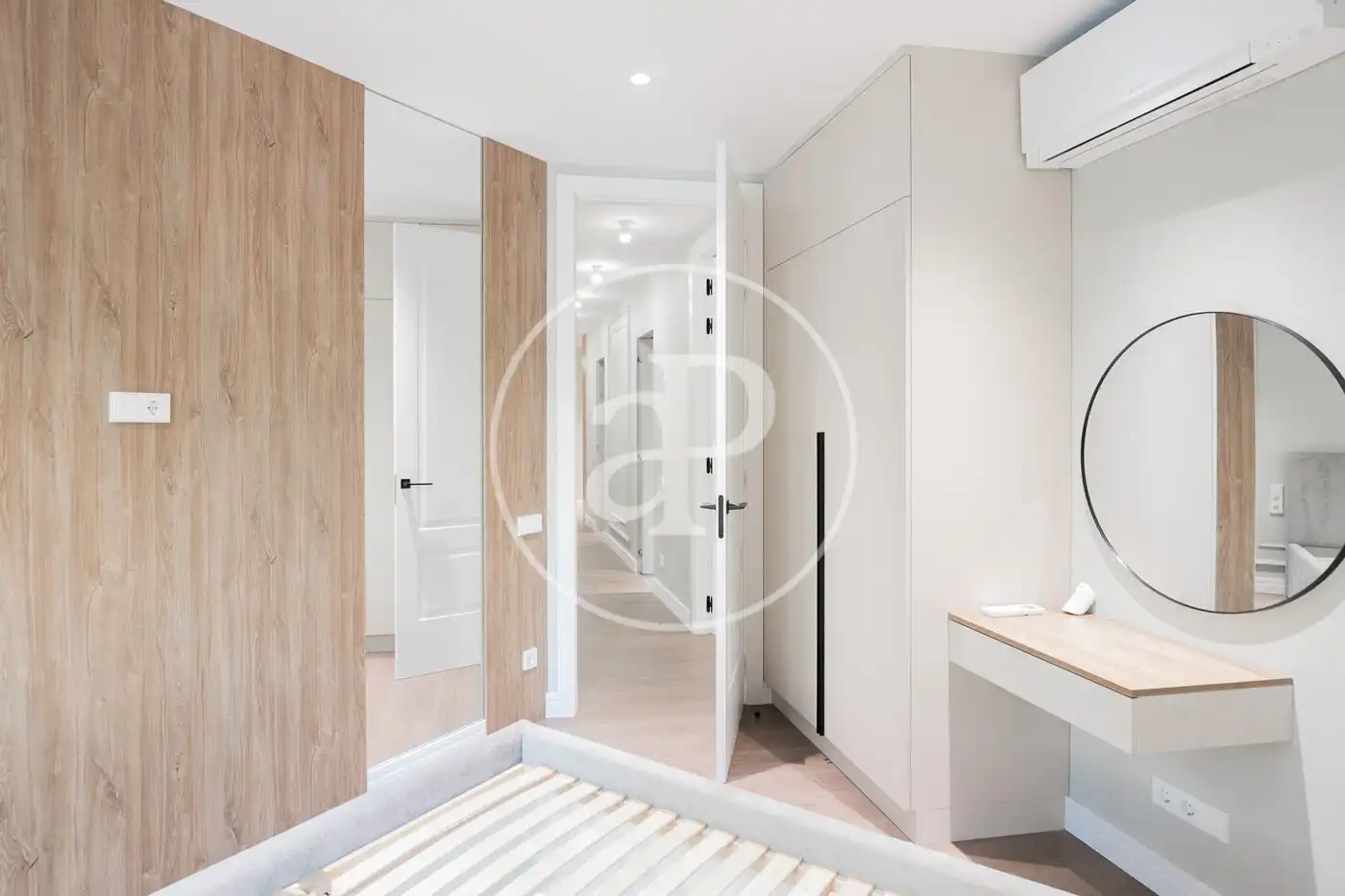Wohnung zum Verkauf in Barcelona mit Klimaanlage, Heizung und Balkon