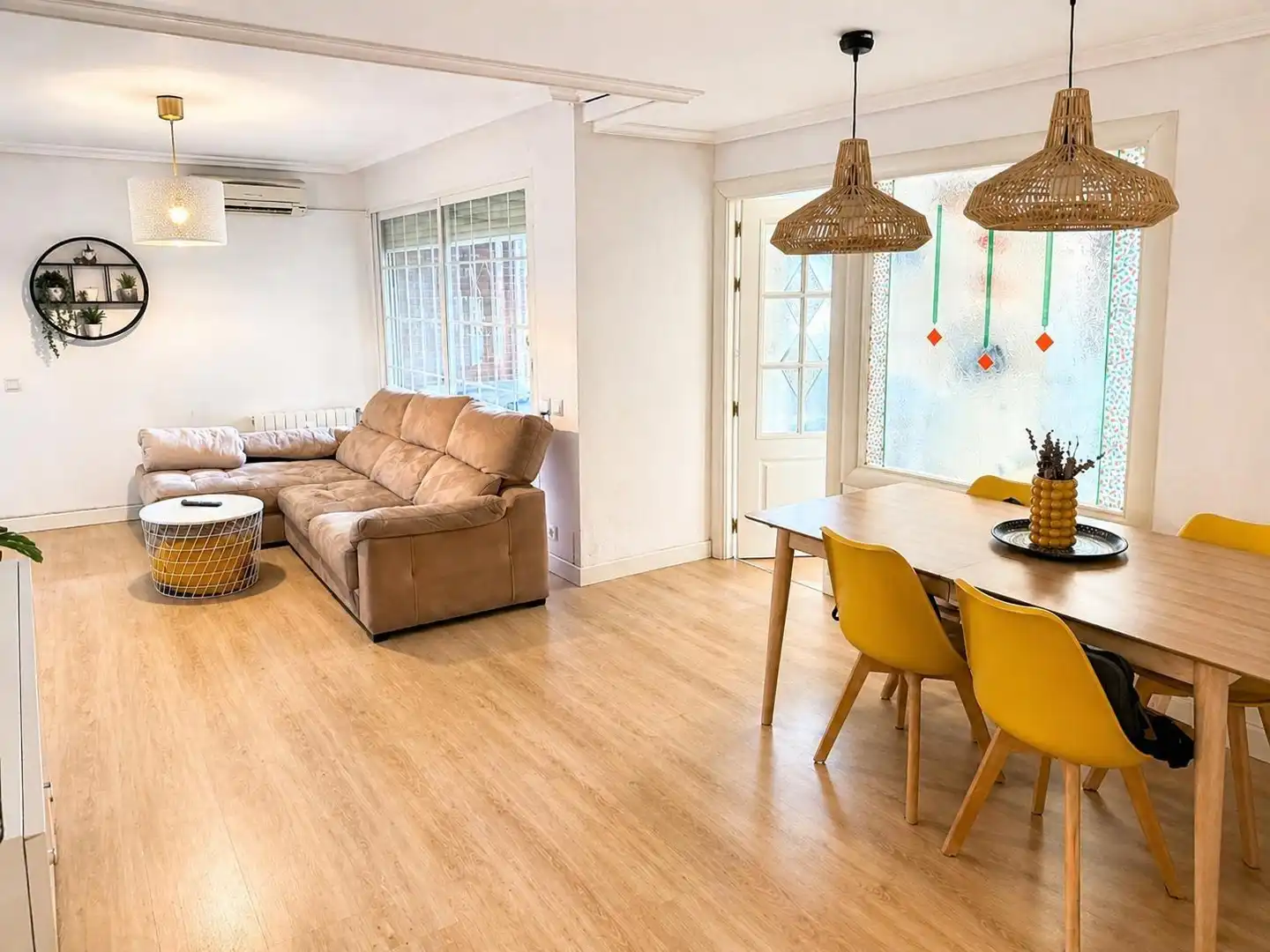 Sala d'estar de Pis en venda en  Madrid Capital amb Aire condicionat, Jardí privat i Terrassa