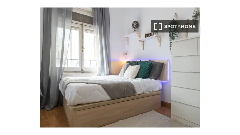 Bedroom of Flat for rent in Madrid  with Air Conditioner, Heating and Furnished