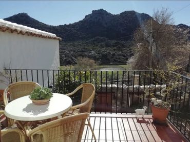 Casa rústica amb balcó en venda a Villaluenga del Rosario