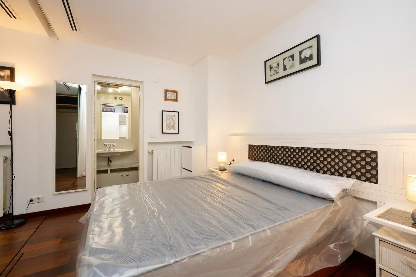 Dormitori de Apartament en venda en Granada amb Aire condicionat, Calefacció i Jardí privat